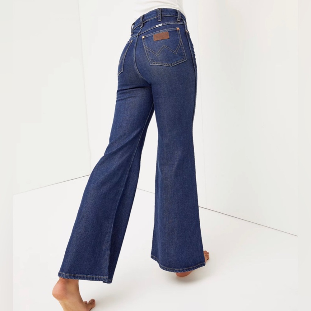 NWT Wrangler Wanderer High Rise Flare Jeans